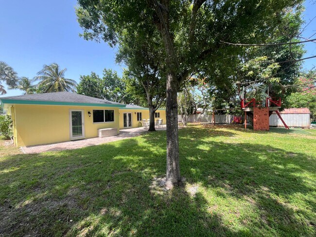 Photo - 620 NE 9th Ave