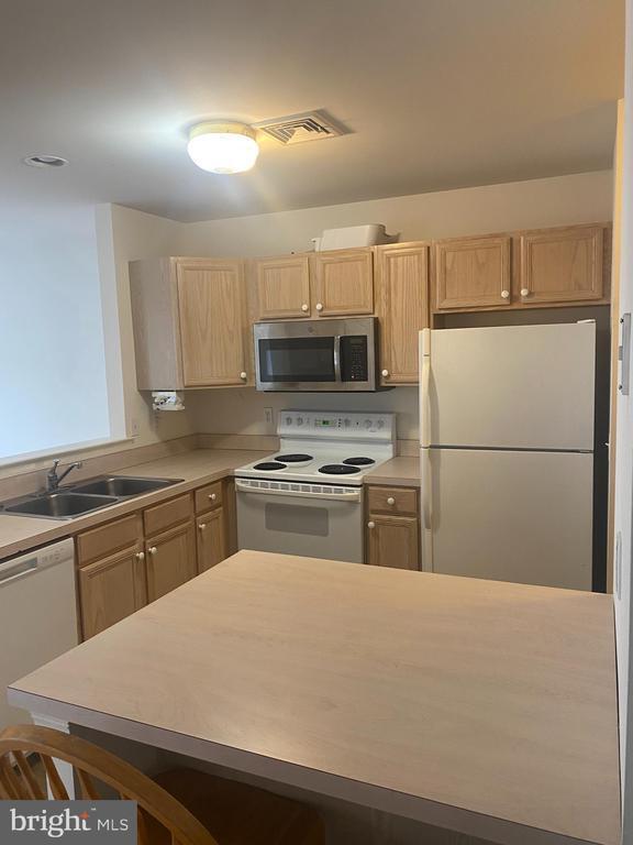 Photo - 40 Courtyard Dr