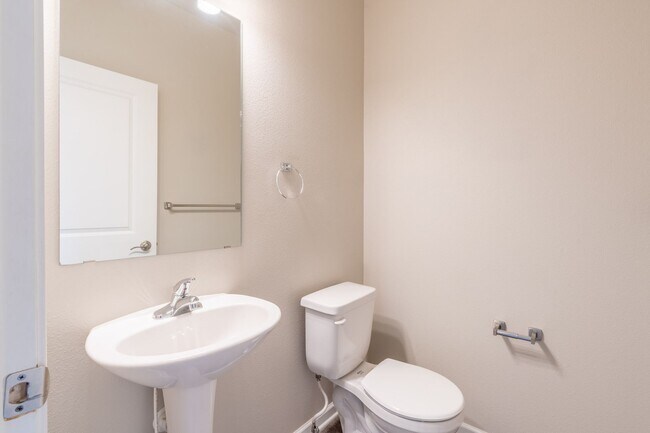 Photo - Fantastic Johnston Townhome Rental - ONE M... Unidad 6937 Daniel DeFoe DR