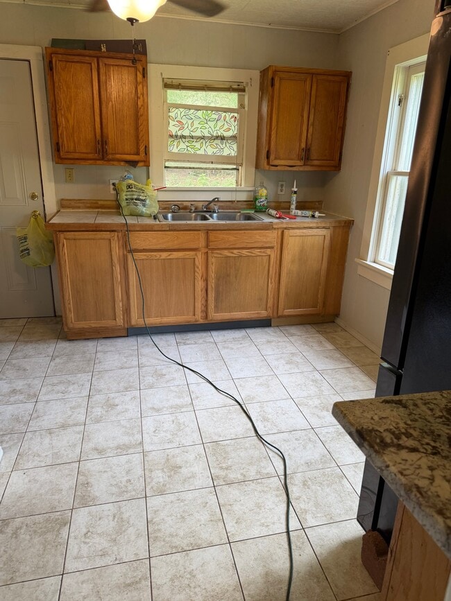 Photo - 206 Campbell St