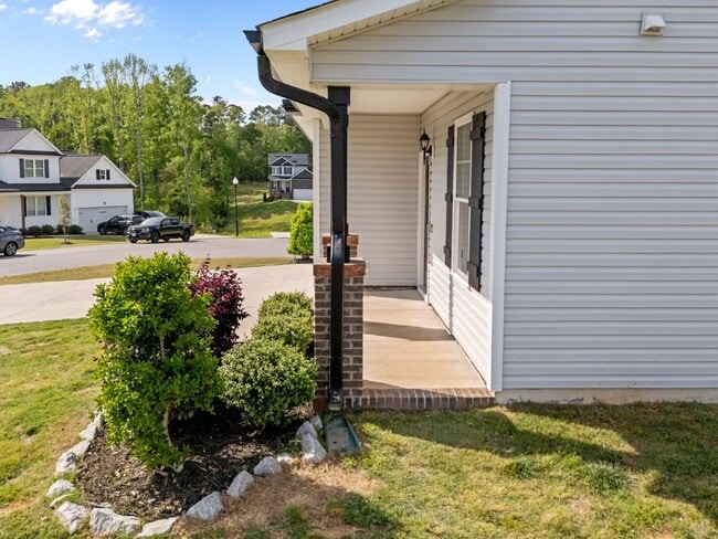 Photo - 220 Brisbane Dr