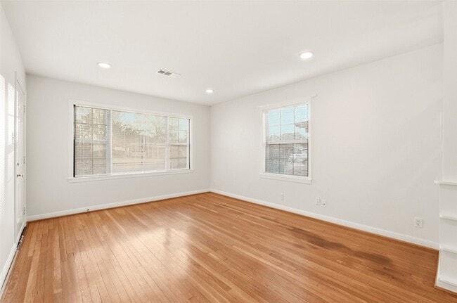 Photo - 3521 Burgundy Ln