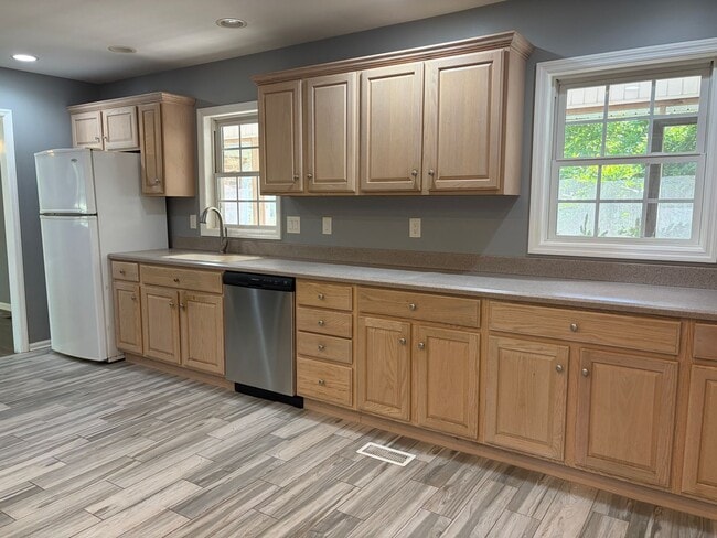 Building Photo - Lovely 3 Bedroom, 2 Bath House with 2-Car Garage in Athens, GA