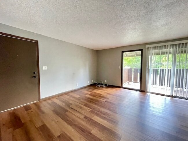Photo - GREAT 2 Bedroom Available! Unit 1016 1/2