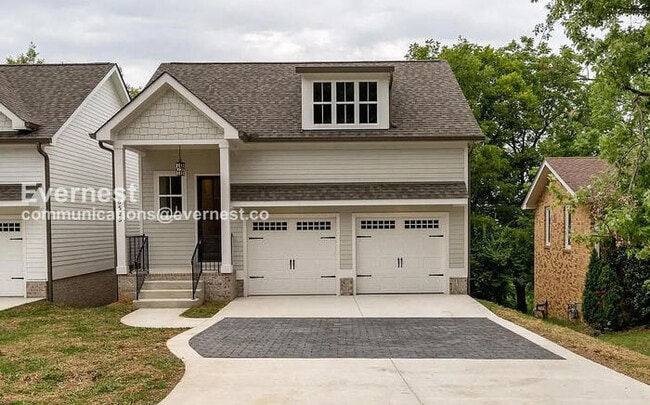 Building Photo - 3 Bed/3.5 Bath Home with Fenced Yard & Garage / Coming Soon!