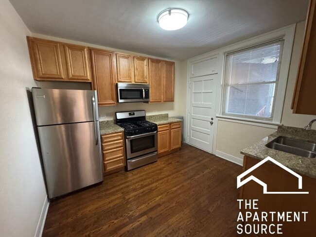 Building Photo - 2510 N Leclaire Ave Unit 2 Rental