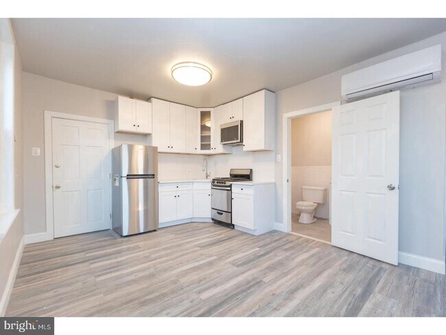 Photo - 2434 E Dauphin St Unit 3F