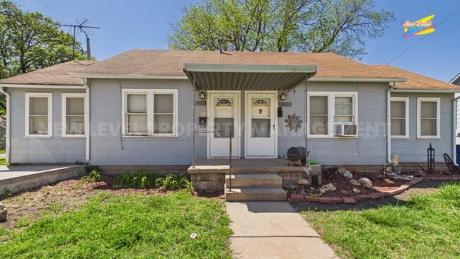 Photo - 413 E 6th St