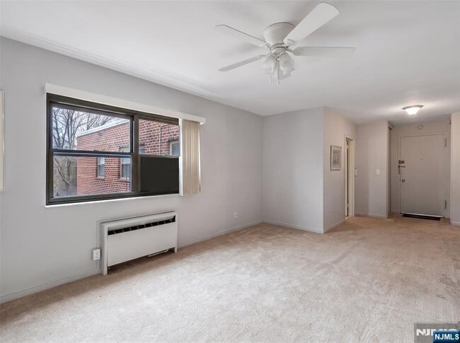 Building Photo - 420 Park Ave Unit 5C