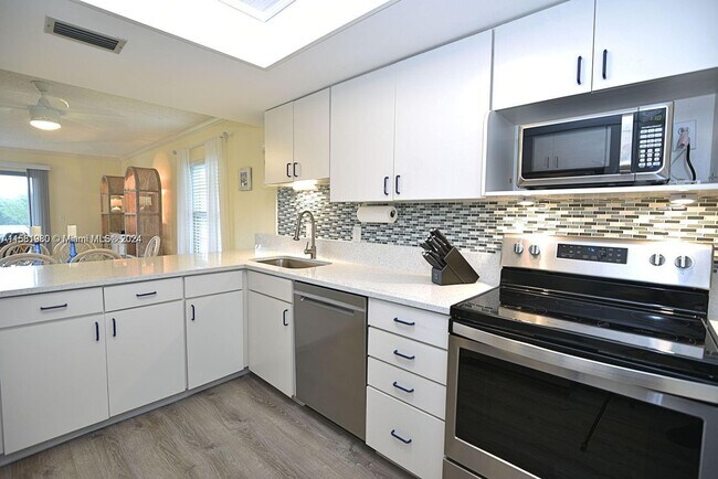 Photo - 18459 SE Wood Haven Ln Unit J