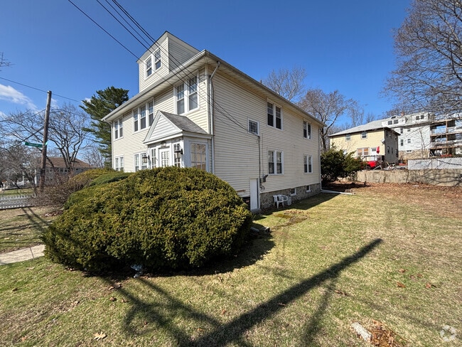 Building Photo - 5051 Washington St Rental