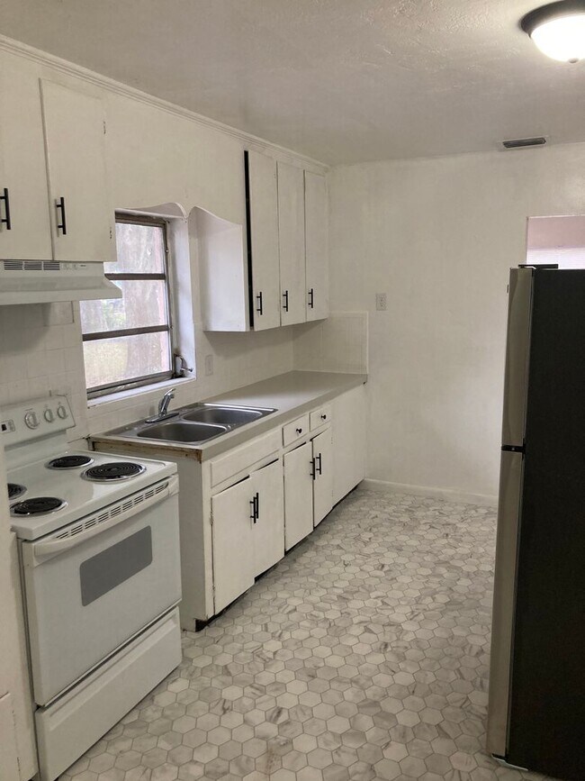 Photo - 3 Bed 1 Bath | Carport | Washer/Dryer Hook...