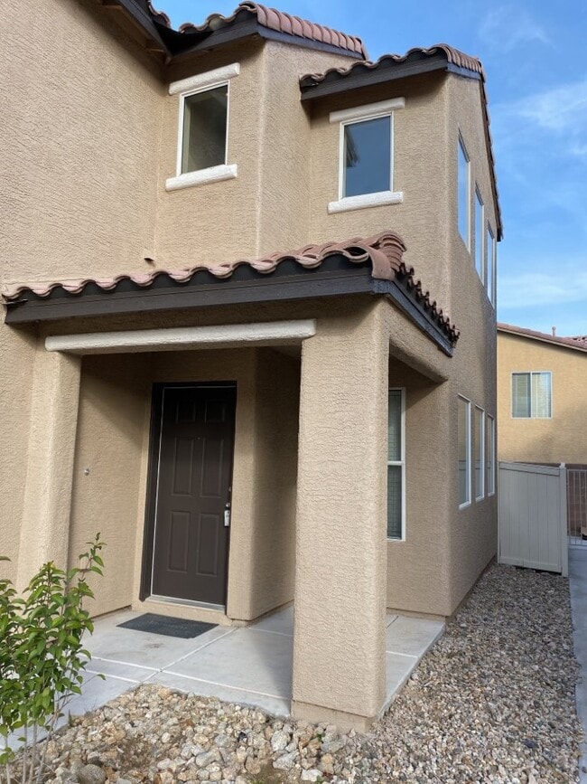 Building Photo - Stunning 3-bedroom, 2.5-bathroom rental