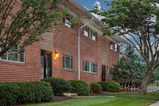 Chestnut Hill Apartments in Temple Hills, MD