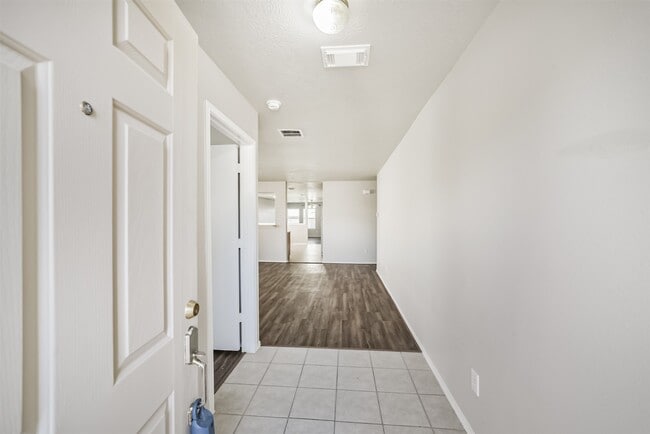 Photo - 4915 Winding View Ln