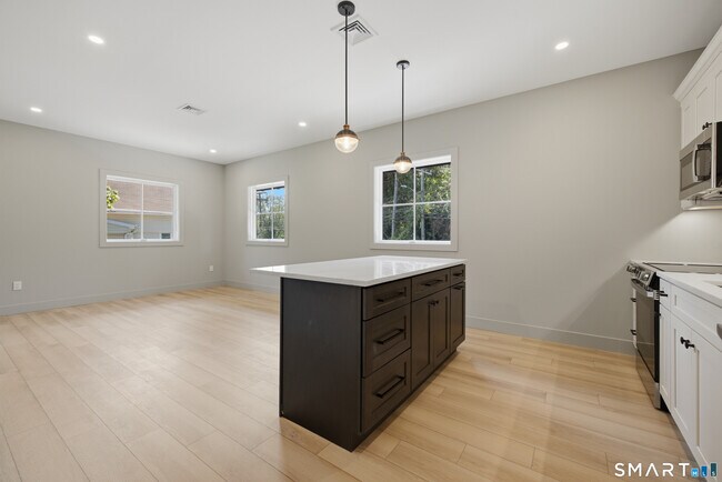 100 W Main St Unit A