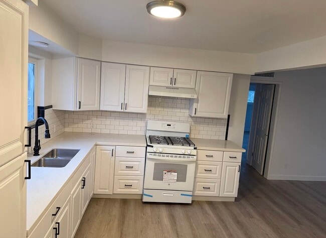 Building Photo - 5845 Cherry Ave Unit A