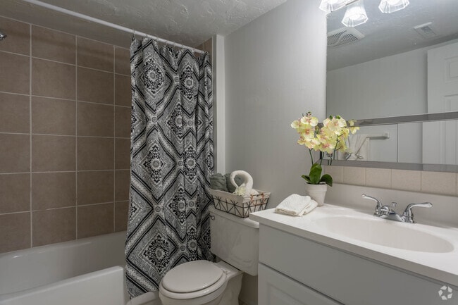 2BD 1BA 920 sq. ft.