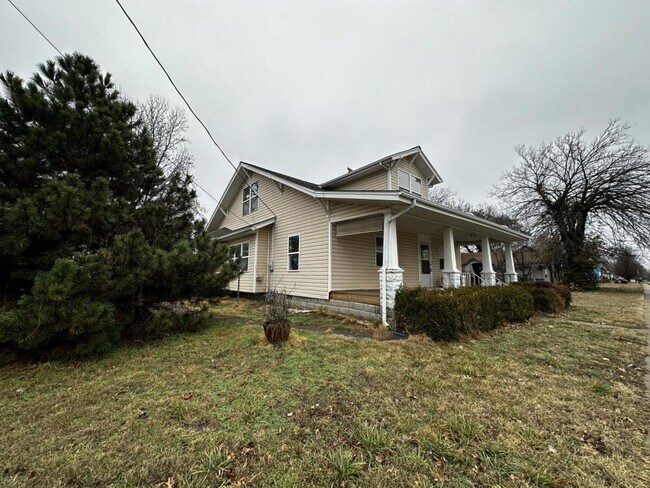 304 N Roney St - 304 N Roney St House