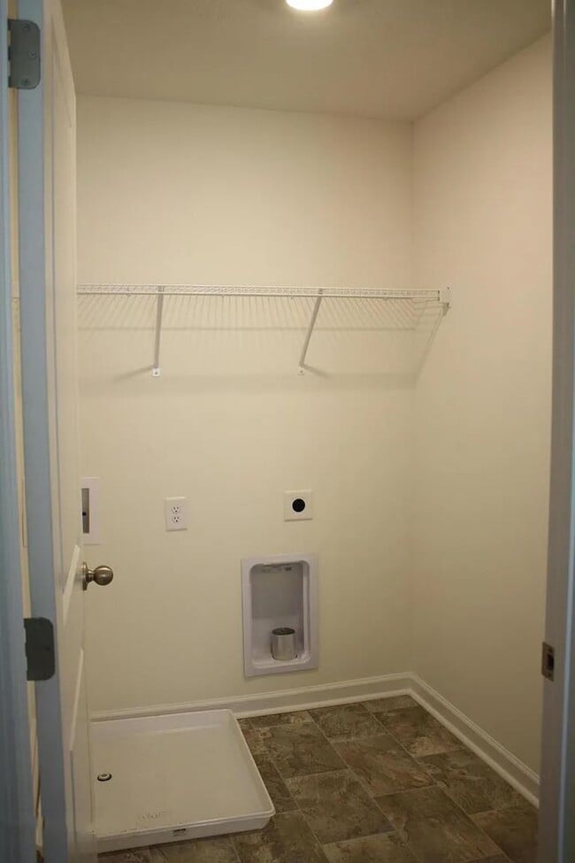 Photo - Spacious 4-Bedroom Home with Office and Patio in Oak Ridge
