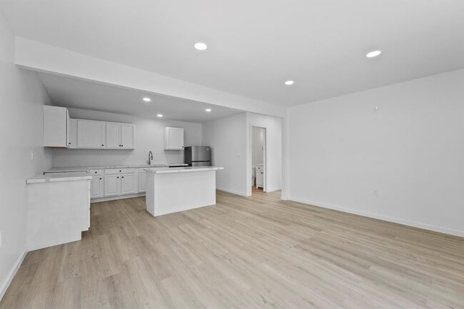 Building Photo - 3811 Ursuline St Rental