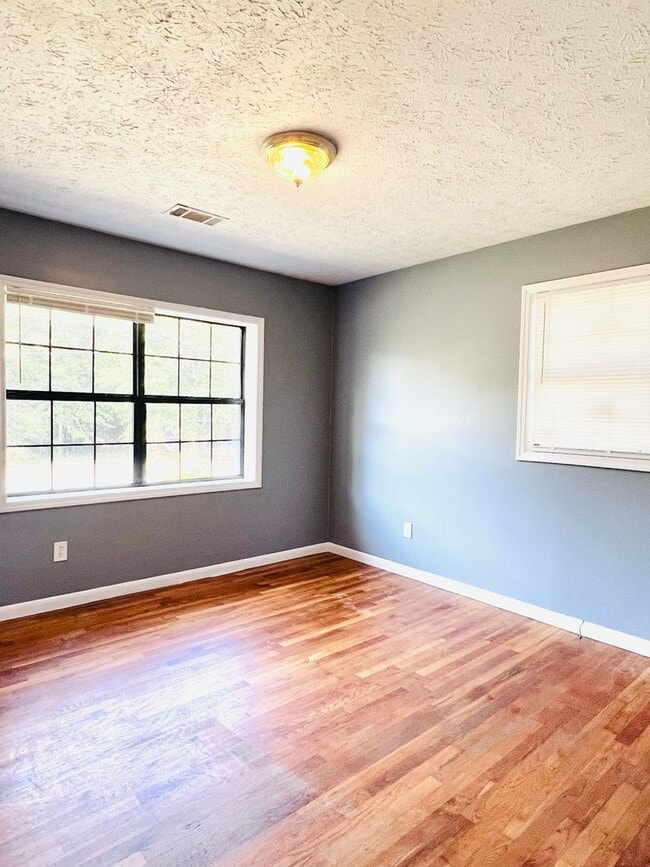 Photo - 4 bed, 3 bath home in Opelika!