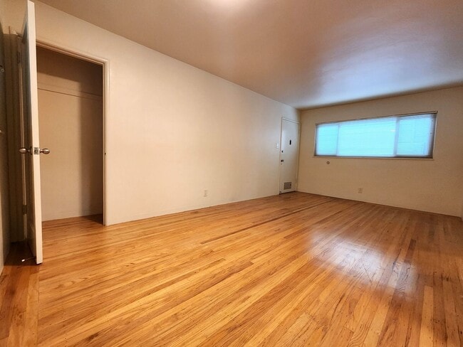 Photo - Updated one bedroom in downtown Palo Alto with in-unit washer and dryer. Unit 247