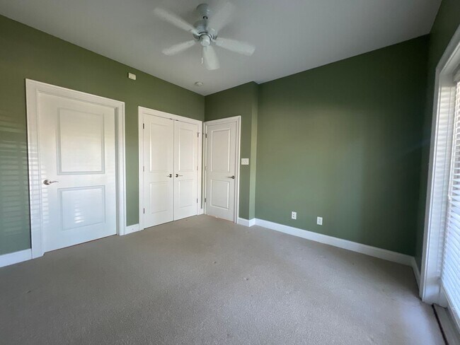 Photo - EDGEWATER - Larchmont