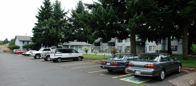 Estacionamiento - Silver Lea Apartments