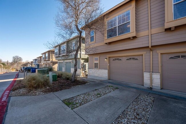 Photo - 2905 Saville Loop