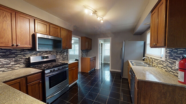 Photo - 1022 E Colvin St