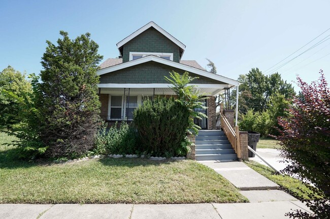 Building Photo - Freshly Renovated 4-Bedroom Home – Quality...