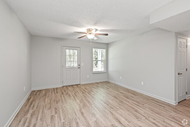 2BR, 1BA - 996SF - Living Room