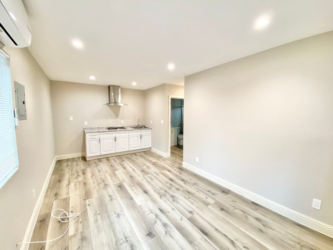Charming 1-Bedroom, 1-Bathroom ADU in a Pr... - Charming 1-Bedroom, 1-Bathroom ADU in a Pr...