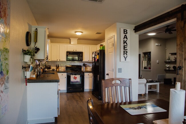 Photo - 1907 E 19th St