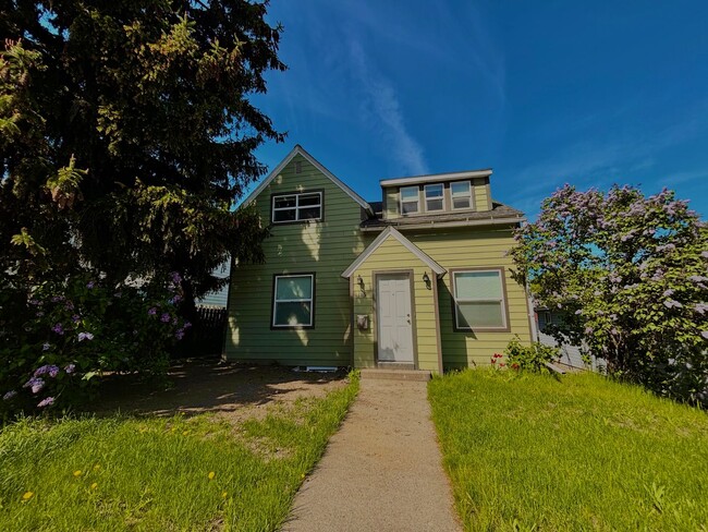 Building Photo - 113 N Jackson St Unit 3