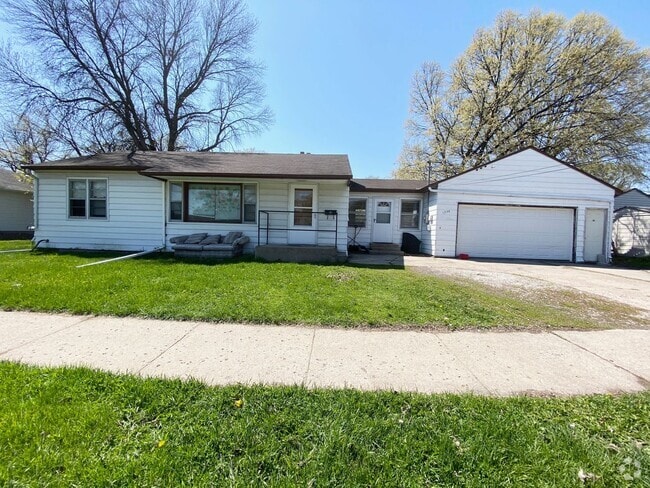 Building Photo - 5 Bedroom in North Fargo Rental