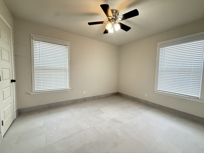 Photo - 3100 Thomas Ave