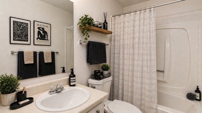 The Social Chico Apartments Bathroom