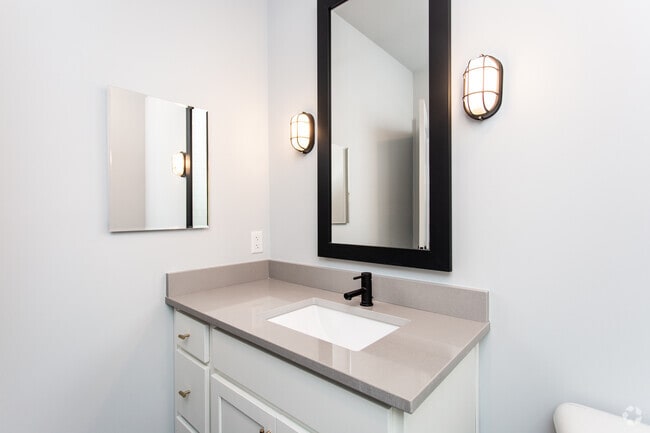 2BR, 2BA - 994 SF - Garfield