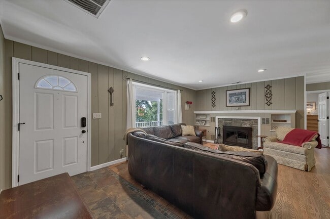 13 Split Rock Rd