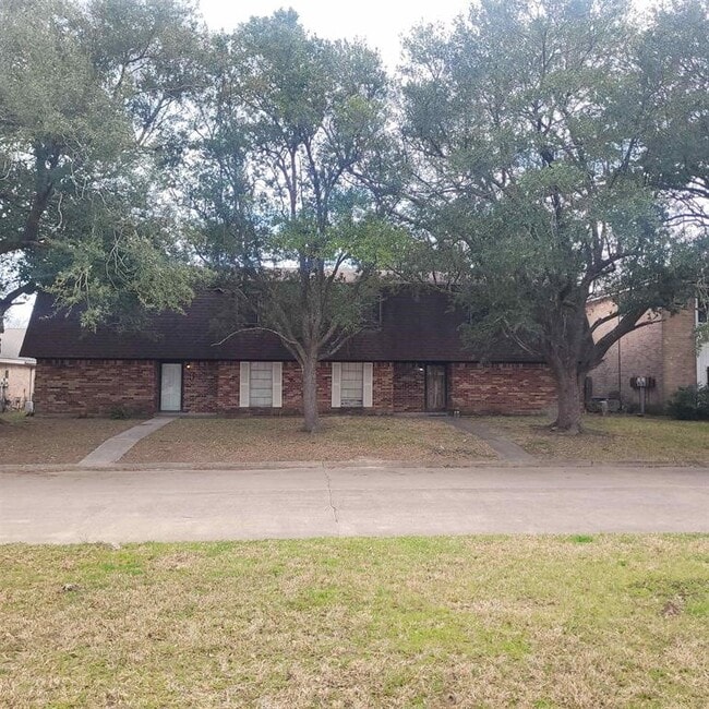 Building Photo - 3106 Oakmont Dr