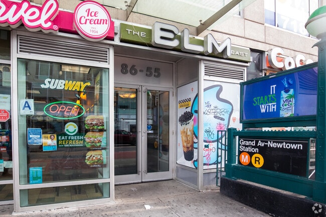 Entrada - The Elm East