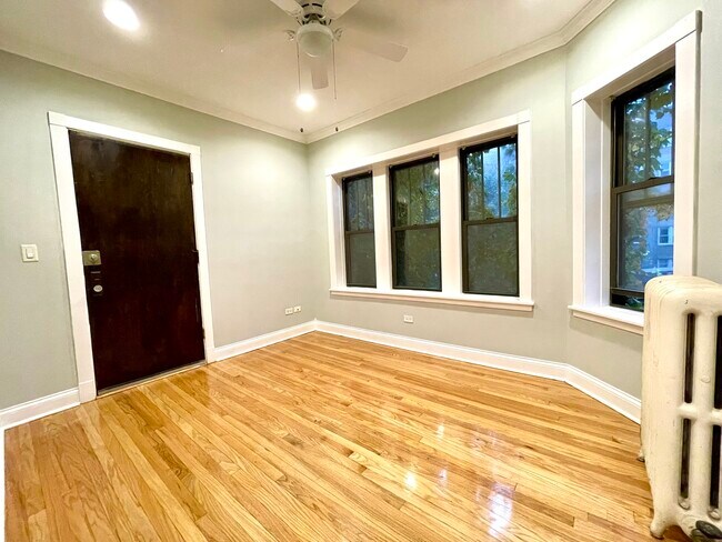Photo - 1509 W Sherwin Ave