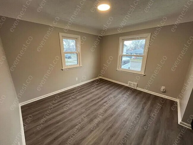 Photo - 84 W Shevlin Ave