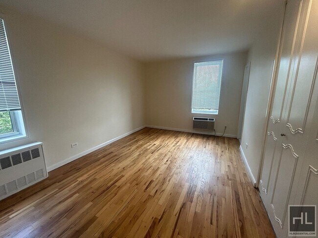 Photo - GRAND CENTRAL PARKWAY Unit 5J