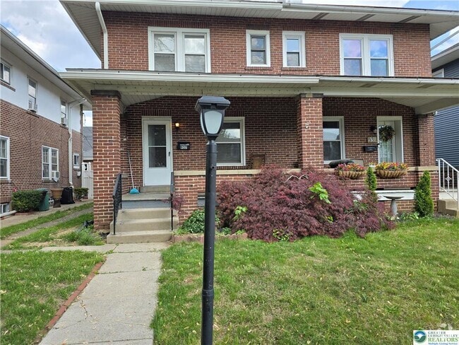 Building Photo - 937 S Poplar St Rental