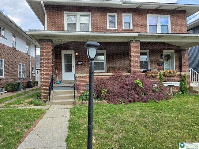 Photo - 937 S Poplar St House