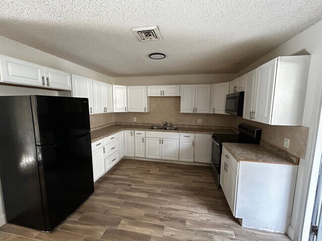 Photo - 626 W Mango St Unit B