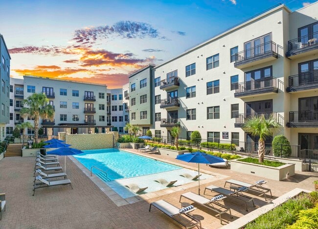 Building Photo - MAA Katy Trail Rental